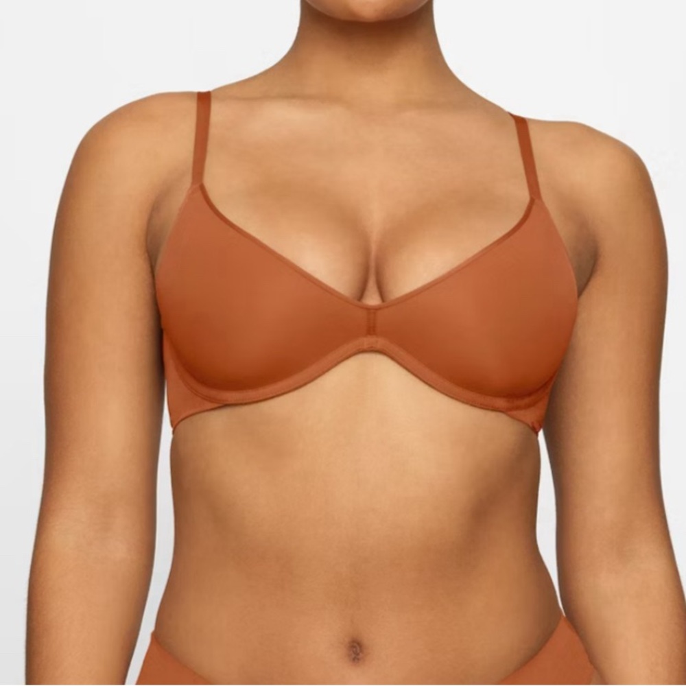 Skims Weightless Scoop Bra in Bronze